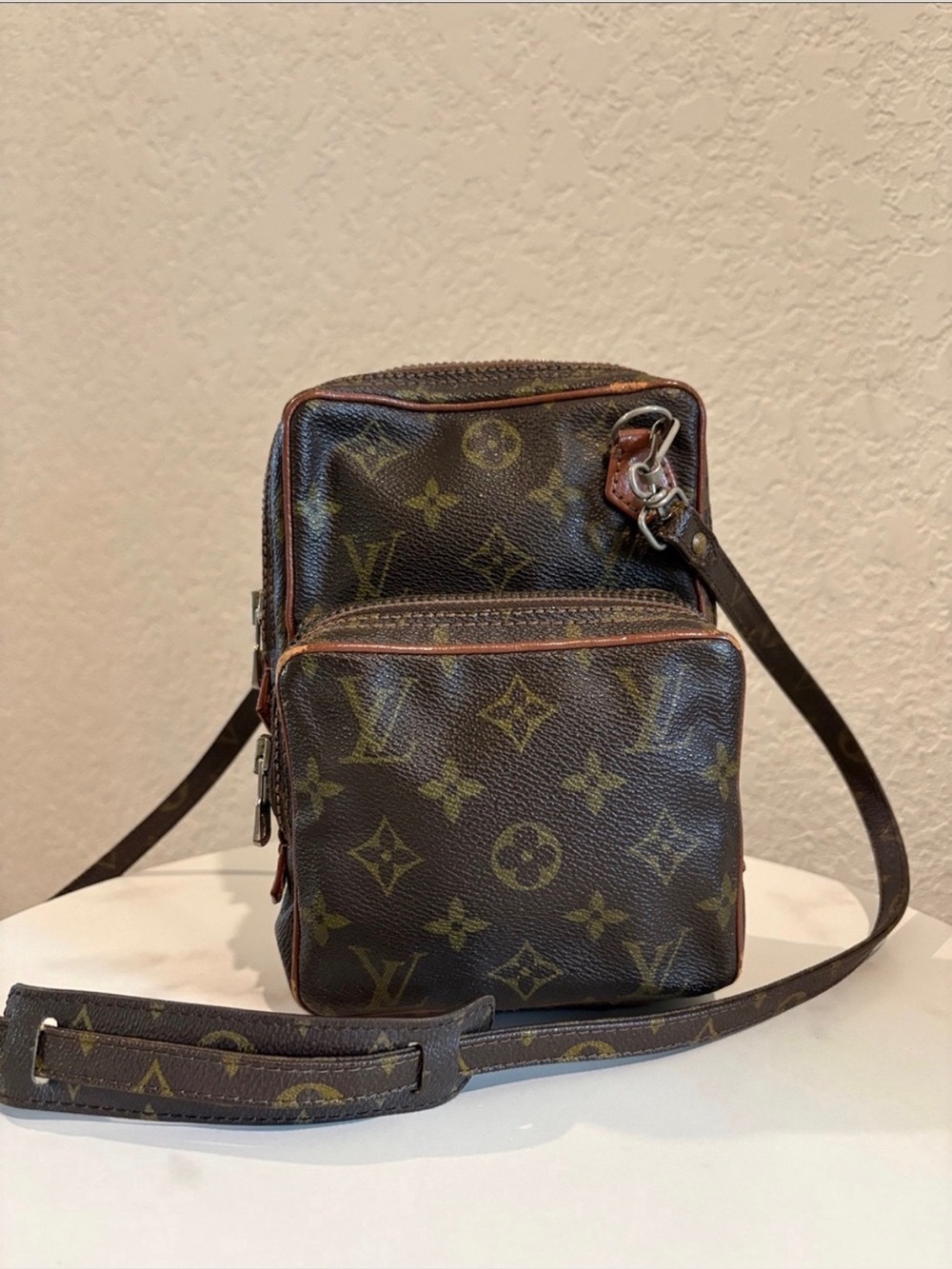 Louis Vuitton Mini Amazon
Brown Monogram Crossbody Bag